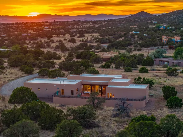 176 Principe De Paz, Santa Fe, NM 87508