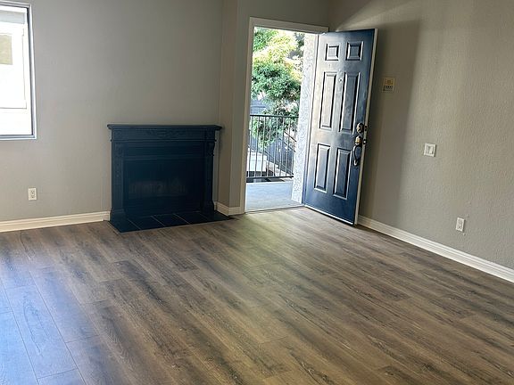 4th image of 2917 C St Unit 187