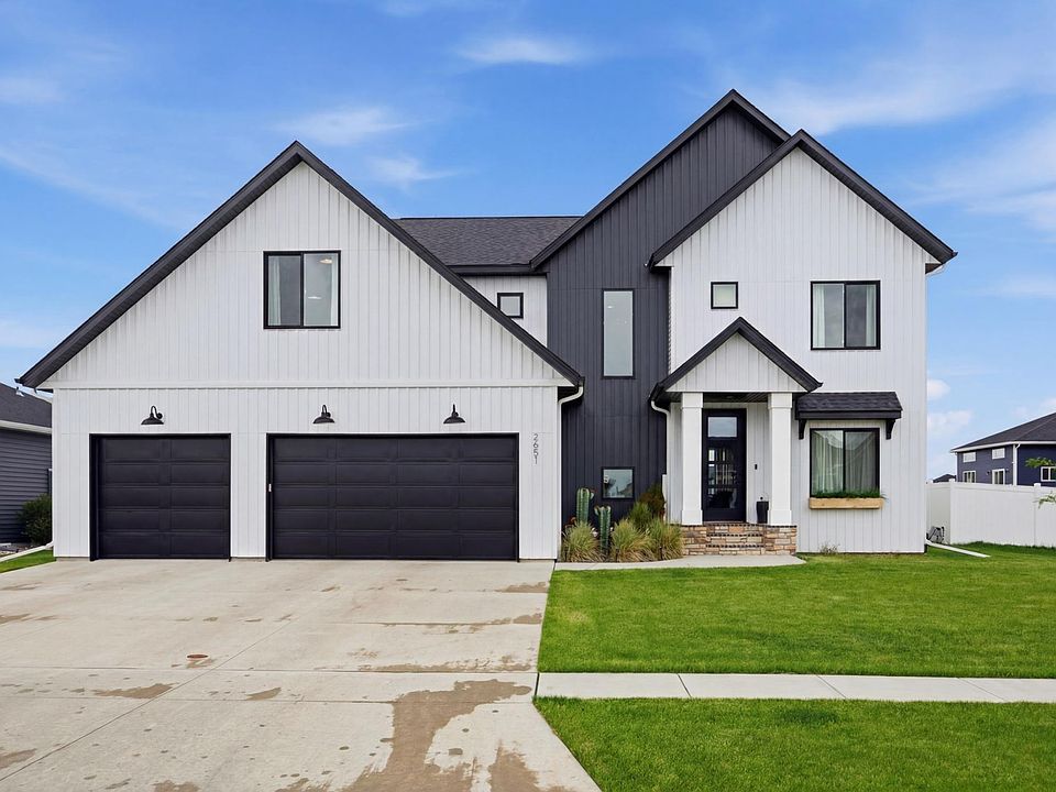 1st image of 2651 Golden Ln S