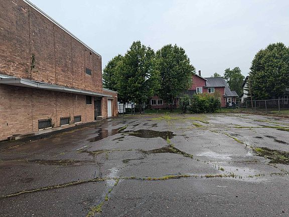 4th image of 8825 Idaho St