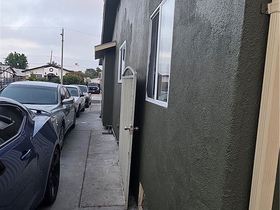 3rd image of 1139 E 65th St