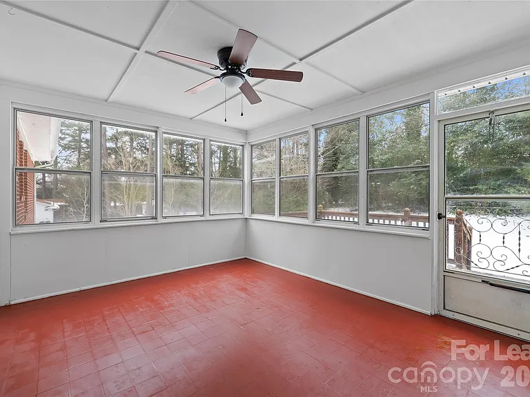 631 Townsend Ave — Photo 25
