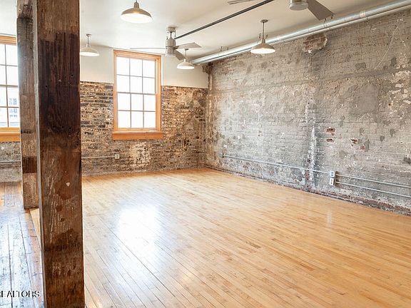 4th image of 222 N Central St #312