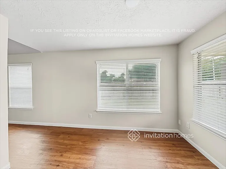 4026 Hawthorn Arbor Ct — Photo 6