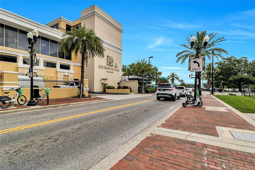 2 bed, 2.0 bath, 1564 sqft, $3,500 — Photo 2
