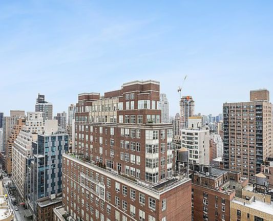 4th image of 1065 Park Ave APT 27C