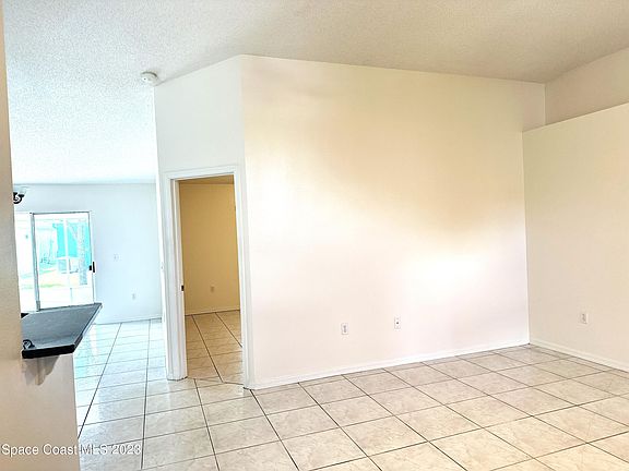 5th image of 1284 White Oak Cir