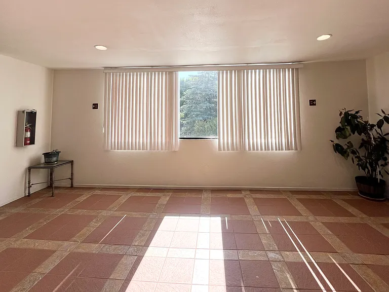 The Excalibur Apartments — Photo 18