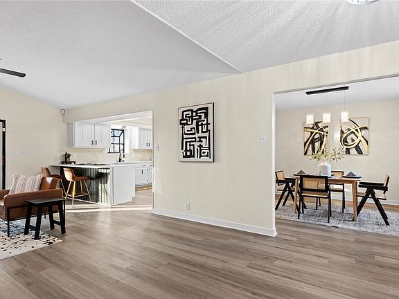 5th image of 300 Ridge Crest Dr