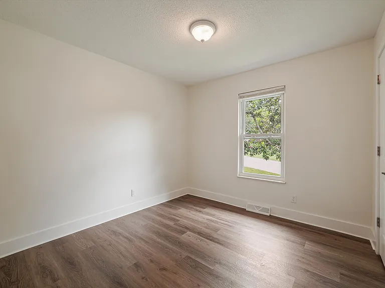 509 Banbury Rd — Photo 12