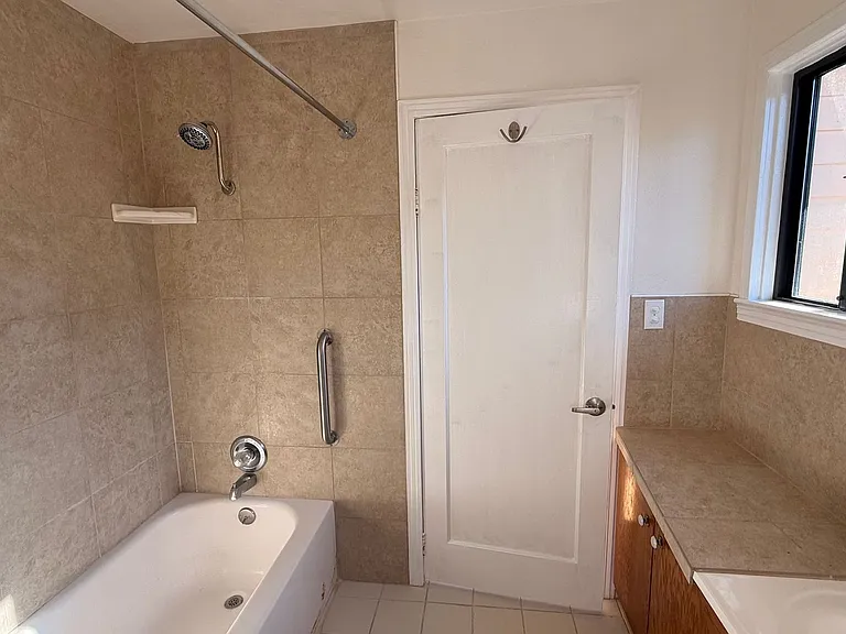 1462 Hilby Ave — Photo 8