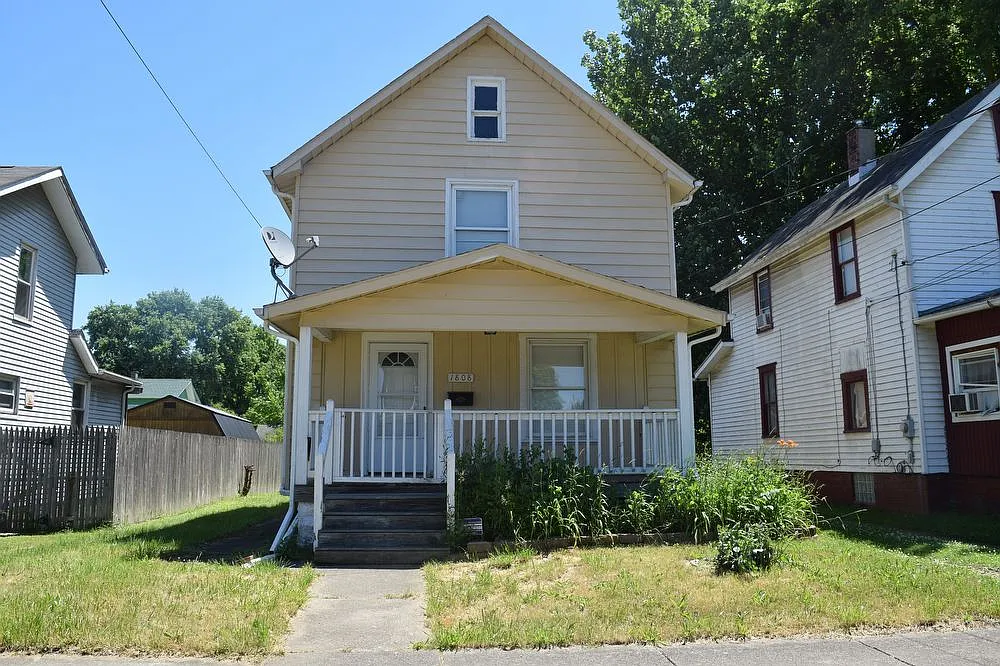 1808 Superior Ave NE photo 1