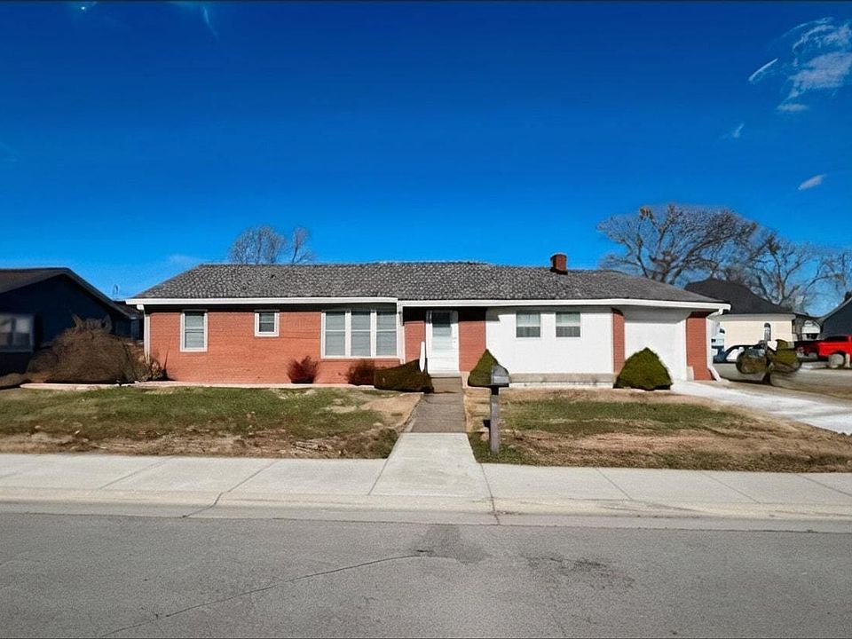 1st image of 390 E Gray St