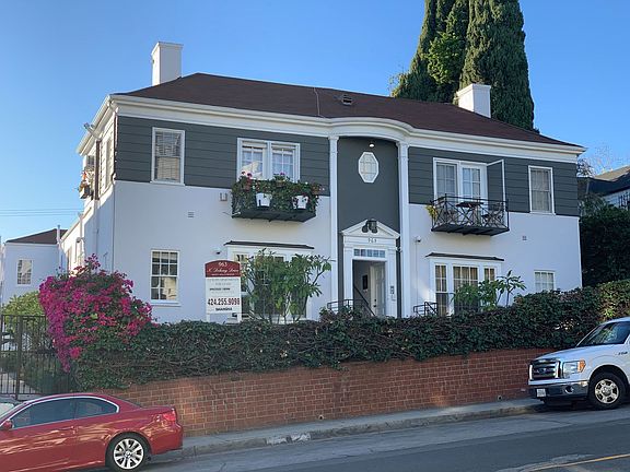 2nd image of 963 N Doheny Dr