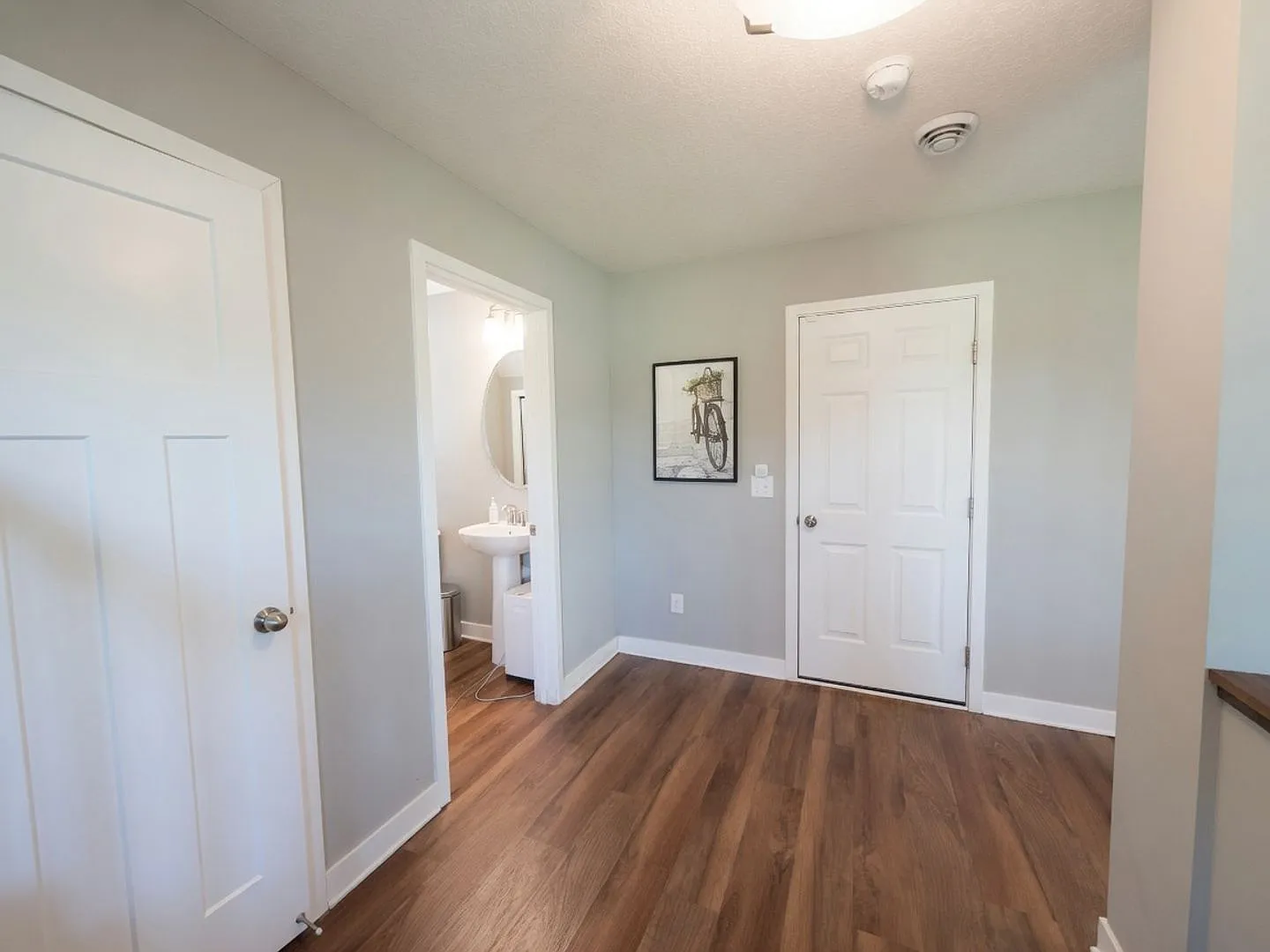 Pristine 3bed 3bath Townhome in Woodbury! — Photo 4