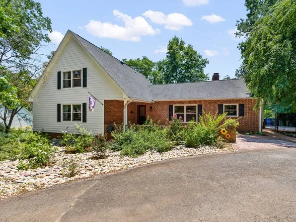 2786 Robinhood Rd, Winston Salem, NC 27106