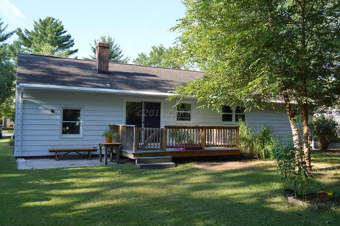 3 bed, 1.5 bath, 1485 sqft, $1,800 — Photo 3