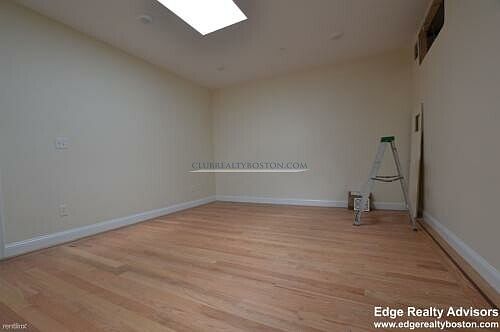 5th image of 549 Washington St #2