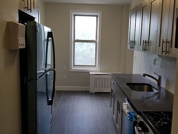 3rd image of 3900 Greystone Ave APT 52A