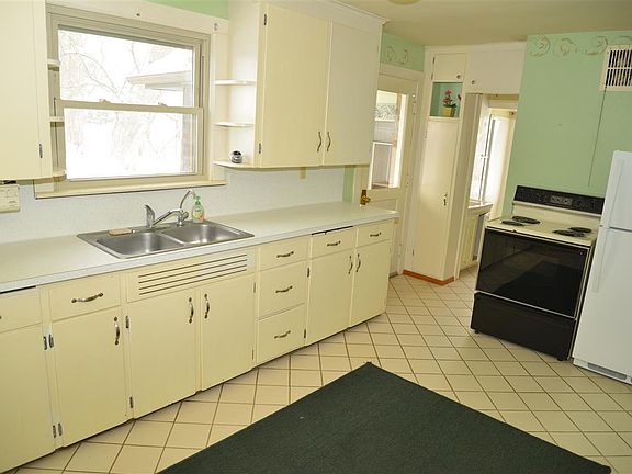 3rd image of 118 Jefferson St