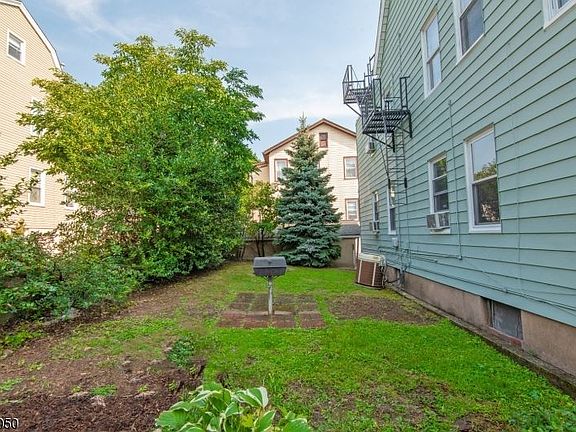 4th image of 270 Belleville Ave #4