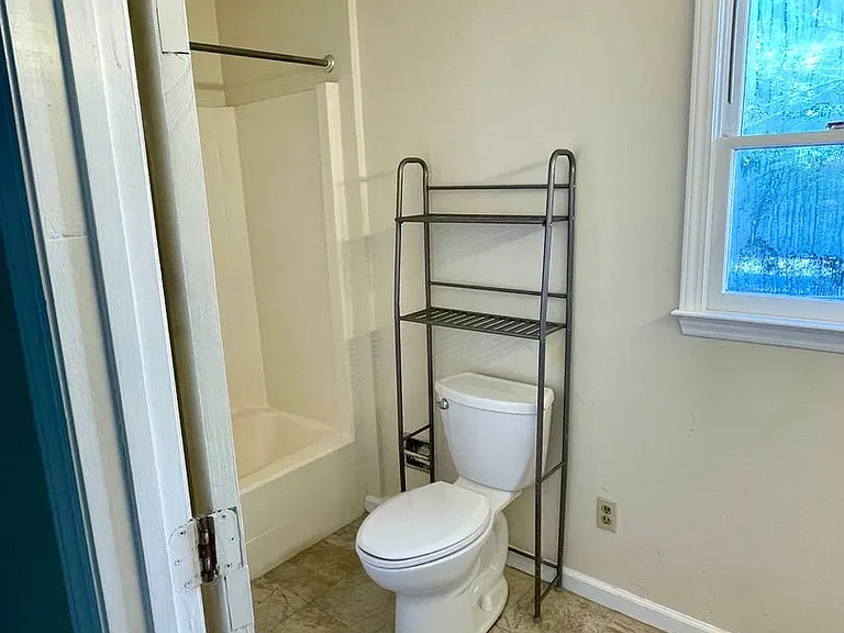 1153 Delano St — Photo 6