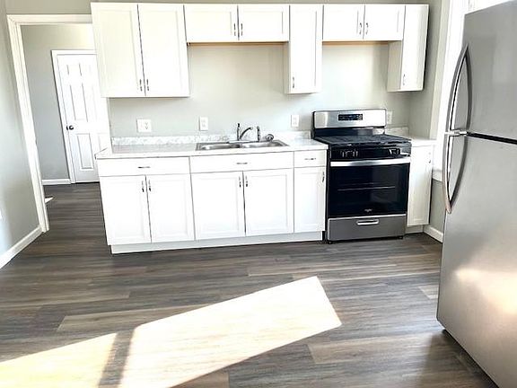 3rd image of 800 SE 6th St #3