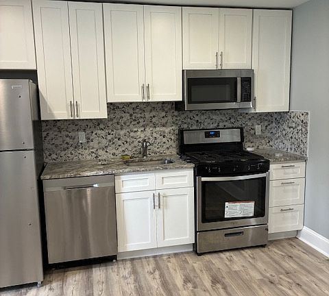 New kitchen and appliances with breakfast nook