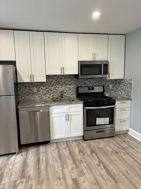 New kitchen and appliances with breakfast nook