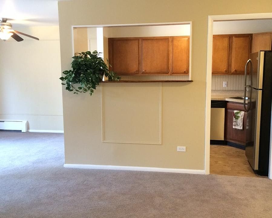1st image of 937 N Clarkson St APT 304