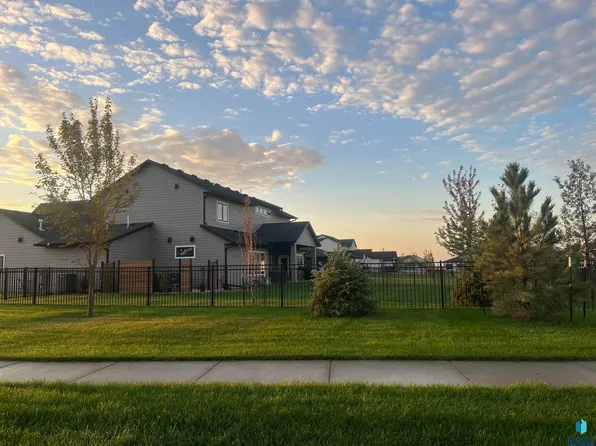 431 Brody Court, Harrisburg, SD 57032