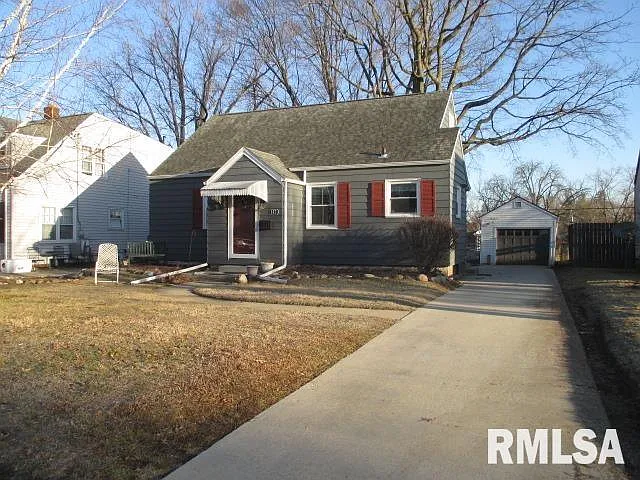 907 E Seneca Pl photo 1
