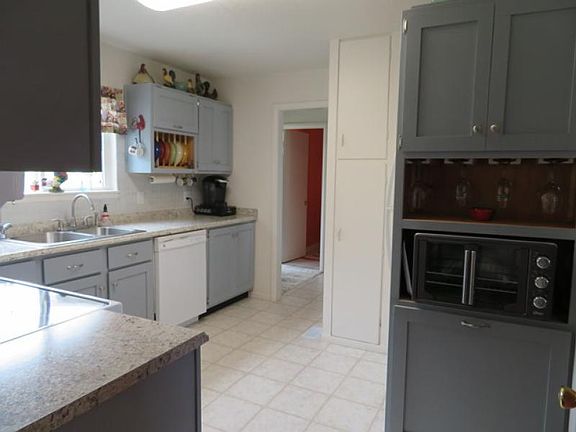 5th image of 9756B 8th St