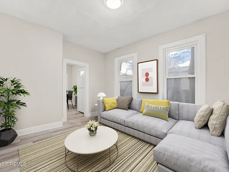 81 Holmes St — Photo 4
