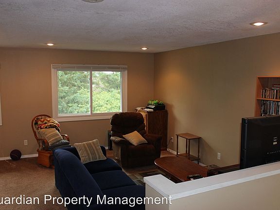 2nd image of 1418 Oak Leaf Ln