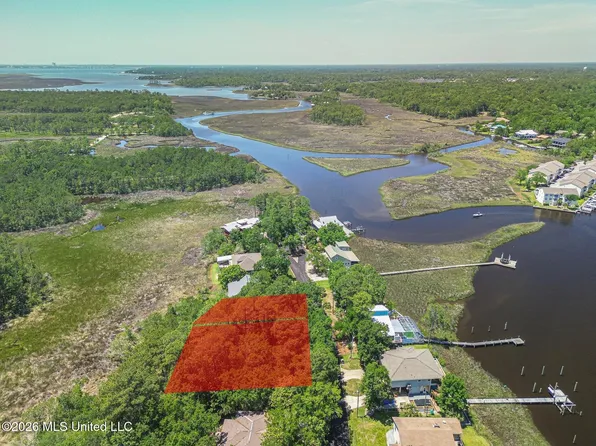 W Simmons Cir, Ocean Springs, MS 39564