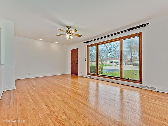 4th image of 9412 Margail Ave