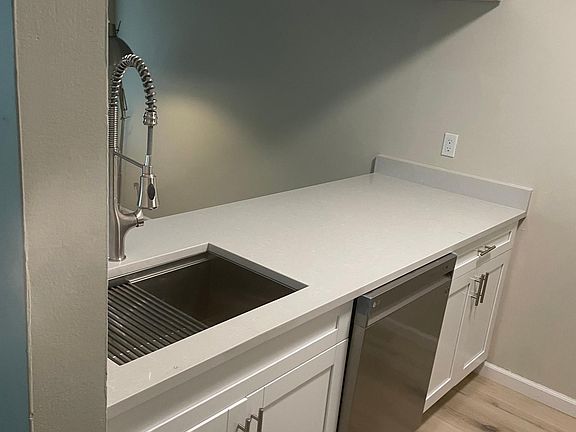 kitchen, quartz countertop, dishwasher