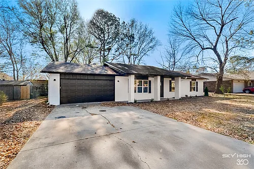 2806 W Highland Dr Photo 1