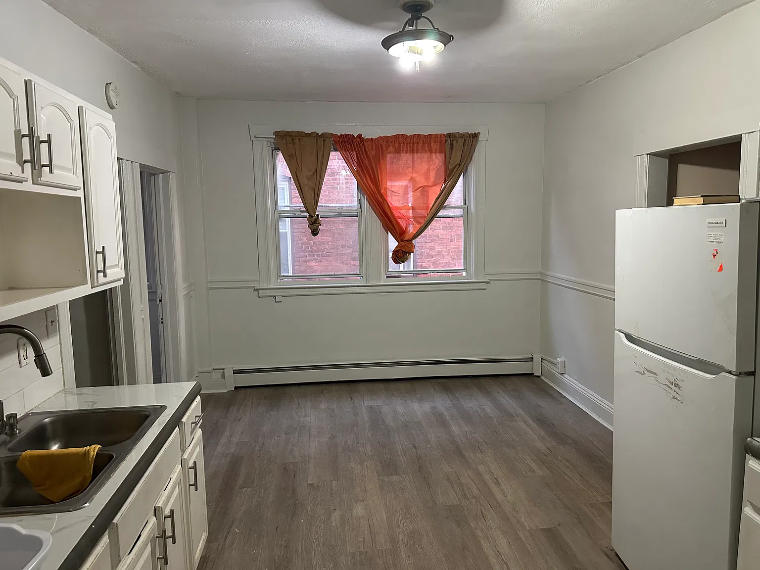 4 bed, 1400 sqft, $1,800 — Photo 3
