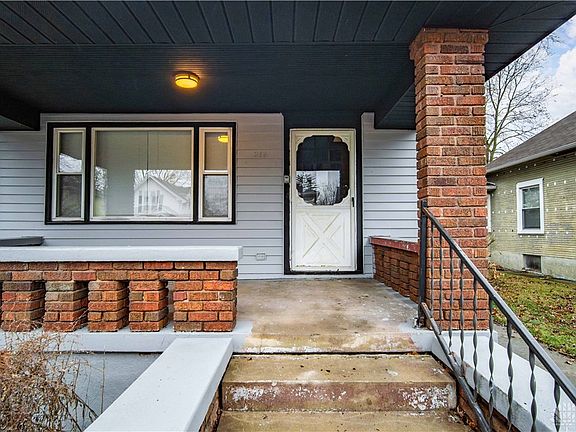 3rd image of 216 Franklin St