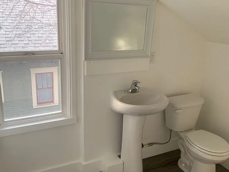 344 NW Delaware Ave #3 — Photo 7