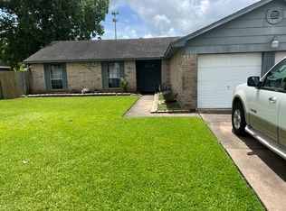 2902 Plymouth Colony Dr, Webster, TX 77598