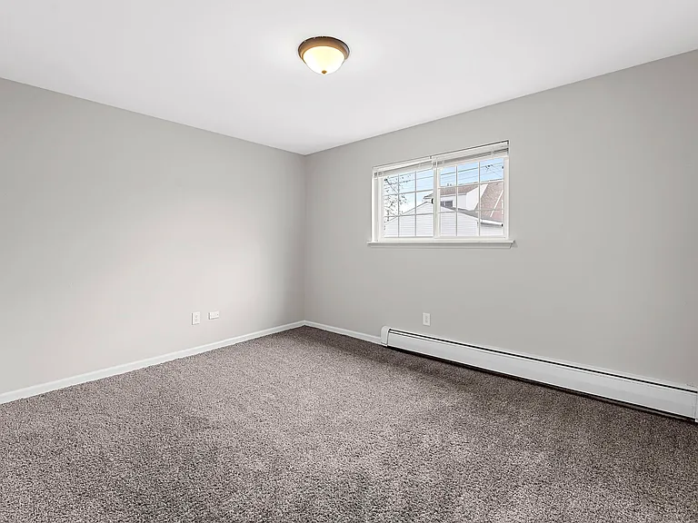 Melvindale Square — Photo 10