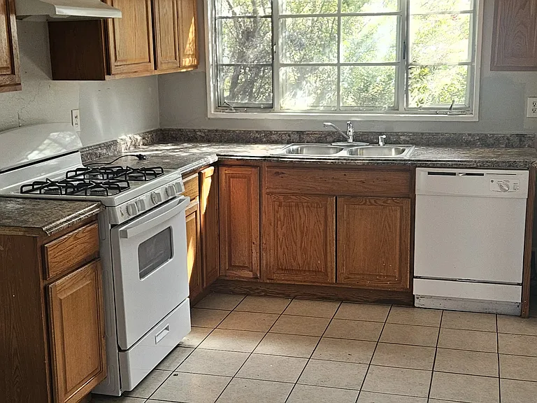 2901 Carol St NE — Photo 7