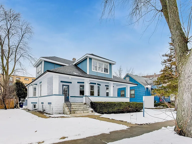 1638 Oakwood Ave — Photo 2