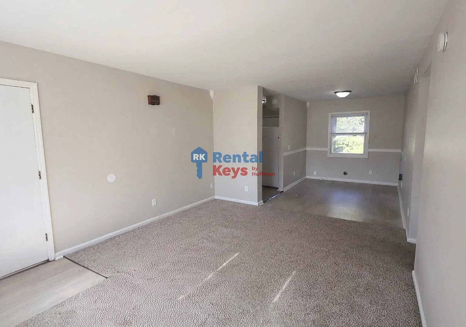 916 Parkview Drive — Photo 4