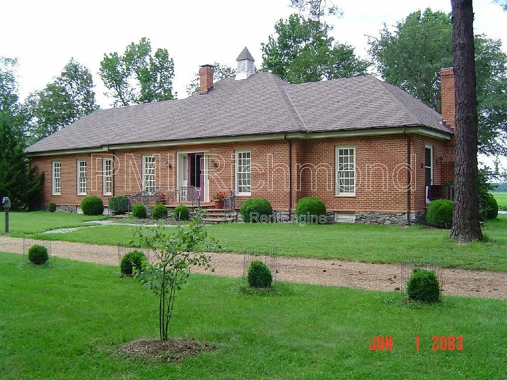 3 bed, 2.0 bath, 2600 sqft, $2,675 — Photo 1