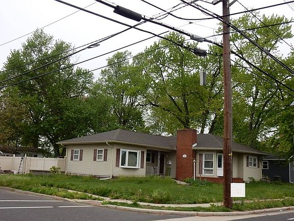 3rd image of 209 S Warwick Rd