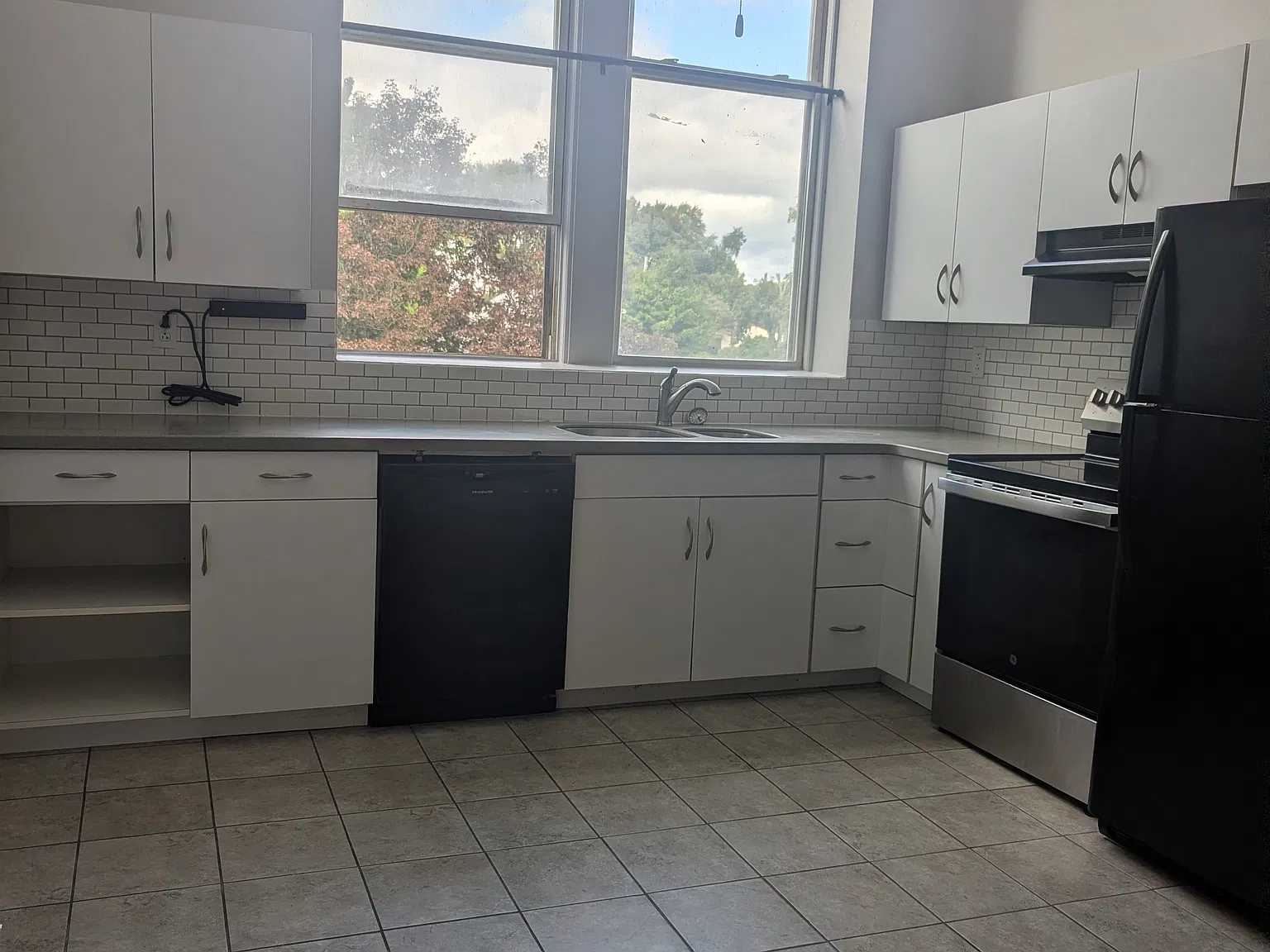 300 Elmira St — Photo 3